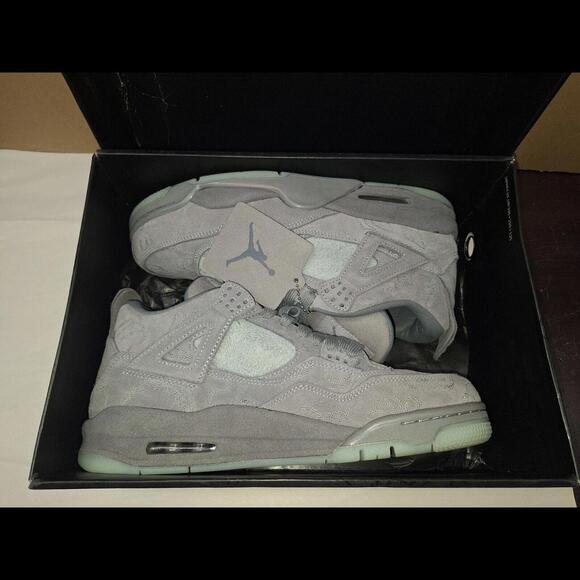 Rare Jordan 4 Retro x KAWS Cool Grey 2017 Size 11 Glow Kicks Sneakers - Picture 2 of 10